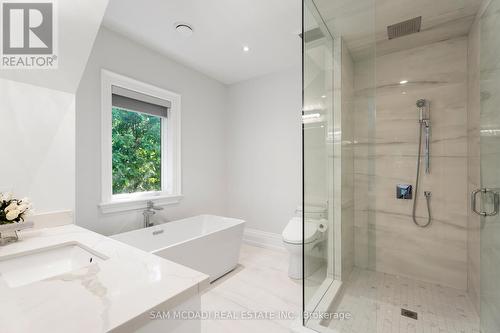 1649 Birchwood Drive, Mississauga, ON - Indoor Photo Showing Bathroom