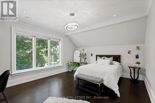 1649 Birchwood Drive, Mississauga, ON - Indoor Photo Showing Bedroom