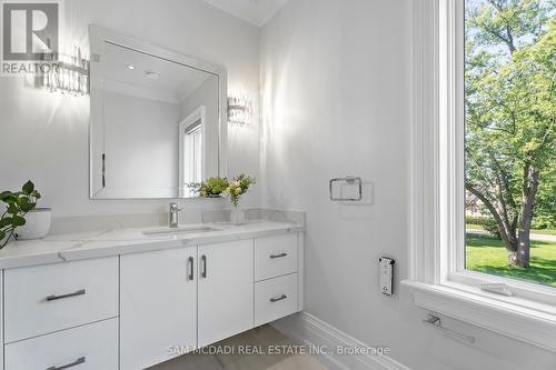 1649 Birchwood Drive, Mississauga, ON - Indoor Photo Showing Bathroom