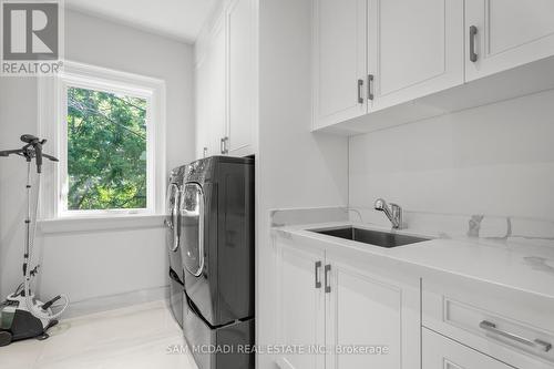 1649 Birchwood Drive, Mississauga, ON - Indoor Photo Showing Laundry Room