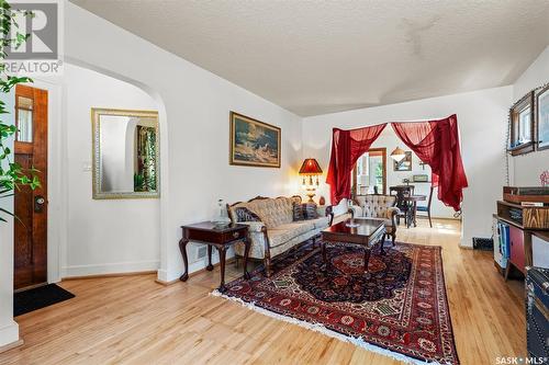 734 5Th Avenue N, Saskatoon, SK - Indoor Photo Showing Living Room