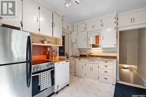 734 5Th Avenue N, Saskatoon, SK - Indoor Photo Showing Kitchen