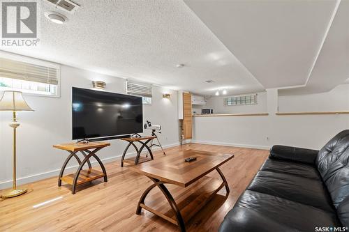 734 5Th Avenue N, Saskatoon, SK - Indoor Photo Showing Living Room