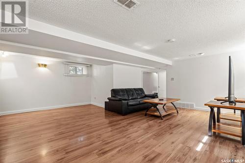 734 5Th Avenue N, Saskatoon, SK - Indoor