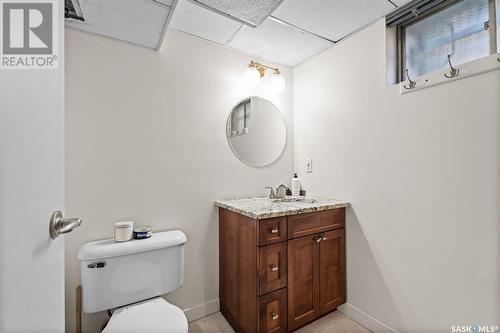 734 5Th Avenue N, Saskatoon, SK - Indoor Photo Showing Bathroom