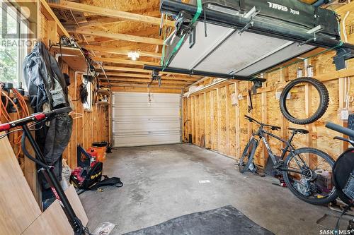 734 5Th Avenue N, Saskatoon, SK - Indoor Photo Showing Garage