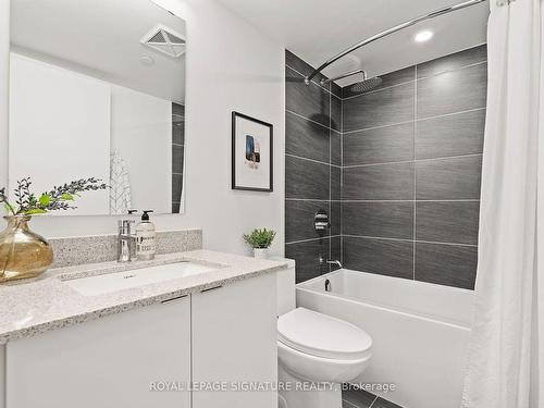 203-30 Tretti Way, Toronto, ON - Indoor Photo Showing Bathroom