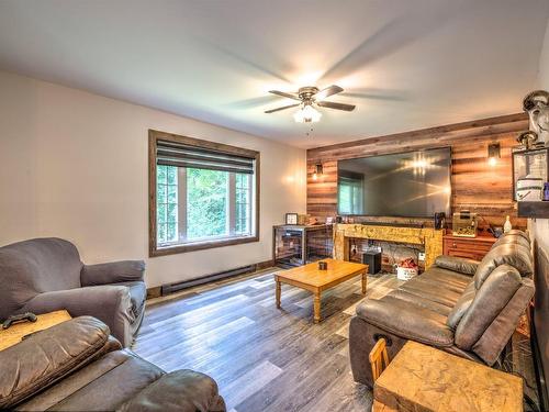 Salon - 50 Rue Du Plateau, Mont-Blanc, QC - Indoor Photo Showing Living Room With Fireplace