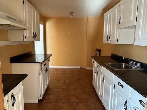 208-7450 Rupert St, Port Hardy, BC - Indoor Photo Showing Kitchen