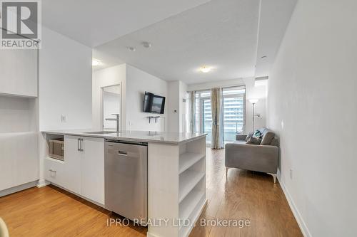 801 - 2560 Eglinton Avenue W, Mississauga (Central Erin Mills), ON - Indoor Photo Showing Kitchen