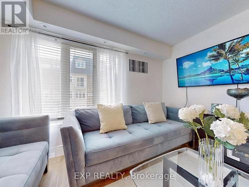 102 - 65 Turntable Crescent, Toronto (Dovercourt-Wallace Emerson-Junction), ON - Indoor Photo Showing Living Room