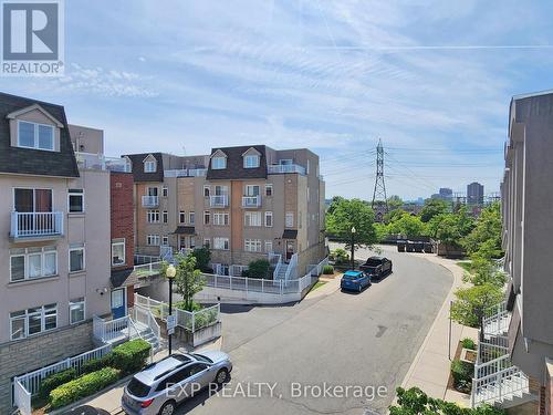 102 - 65 Turntable Crescent, Toronto (Dovercourt-Wallace Emerson-Junction), ON - Outdoor