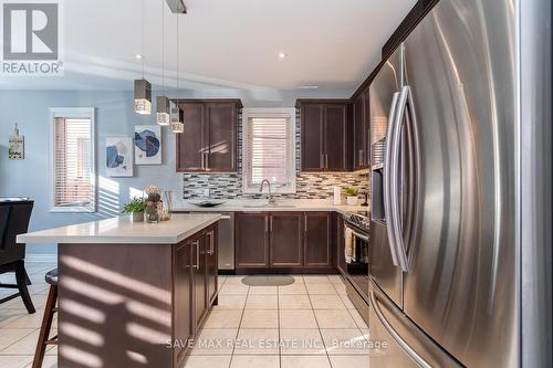 12 Lisson Crescent, Brampton (Credit Valley), ON - Indoor Photo Showing Kitchen With Upgraded Kitchen