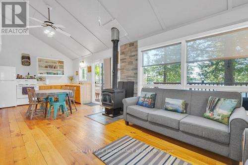 1092 1096 Ridge Lane, North Frontenac, ON - Indoor Photo Showing Living Room