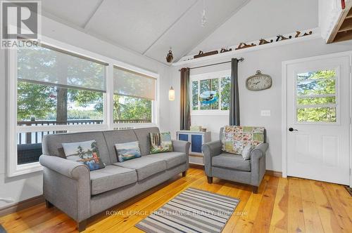 1092 1096 Ridge Lane, North Frontenac, ON - Indoor Photo Showing Living Room