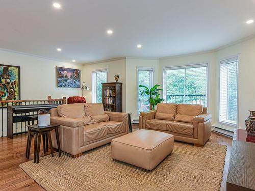 Salon - 2172 Rue Honoré-Beaugrand, Montréal (Mercier/Hochelaga-Maisonneuve), QC - Indoor Photo Showing Living Room