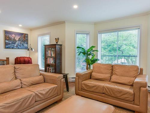 Salon - 2172 Rue Honoré-Beaugrand, Montréal (Mercier/Hochelaga-Maisonneuve), QC - Indoor Photo Showing Living Room