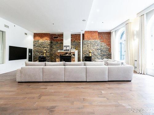 Living room - 203-404 Rue Mcgill, Montréal (Ville-Marie), QC - Indoor Photo Showing Living Room With Fireplace