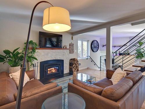 Salon - 286 Ch. Bréard, Mont-Tremblant, QC - Indoor Photo Showing Living Room With Fireplace