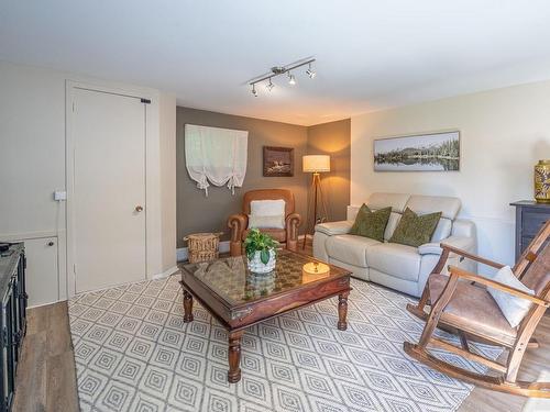 Salle familiale - 286 Ch. Bréard, Mont-Tremblant, QC - Indoor Photo Showing Living Room