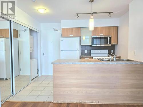 3001 - 38 Grenville Street, Toronto (University), ON - Indoor Photo Showing Kitchen With Double Sink