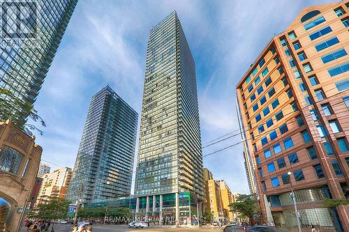 3001 - 38 Grenville Street, Toronto (University), ON - Outdoor With Facade