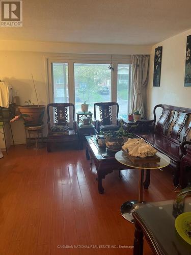 17 Clancy Drive, Toronto (Don Valley Village), ON - Indoor Photo Showing Living Room