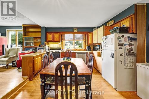 56 Victoria Avenue E, South Huron, ON - Indoor Photo Showing Dining Room