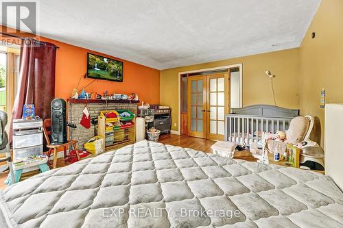 56 Victoria Avenue E, South Huron, ON - Indoor Photo Showing Bedroom