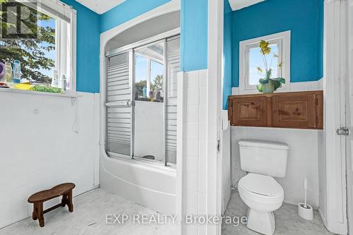 56 Victoria Avenue E, South Huron, ON - Indoor Photo Showing Bathroom