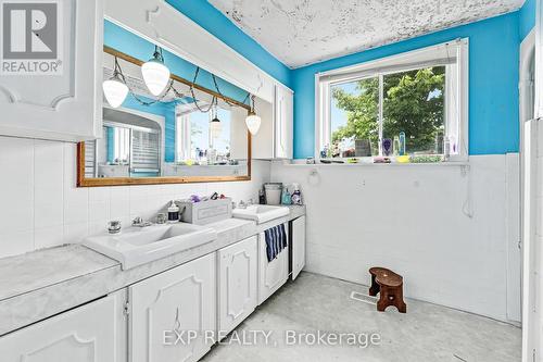 56 Victoria Avenue E, South Huron, ON - Indoor Photo Showing Laundry Room