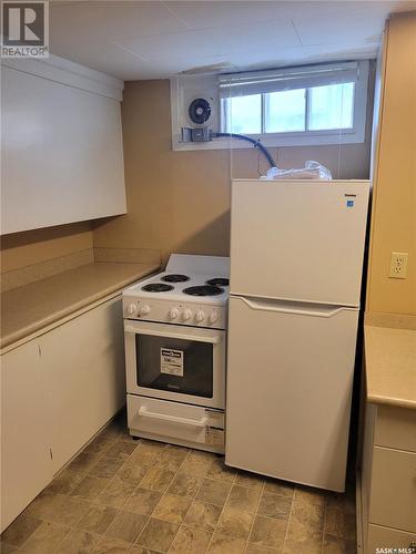 420 Cumberland Avenue S, Saskatoon, SK - Indoor Photo Showing Kitchen