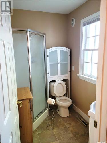 420 Cumberland Avenue S, Saskatoon, SK - Indoor Photo Showing Bathroom