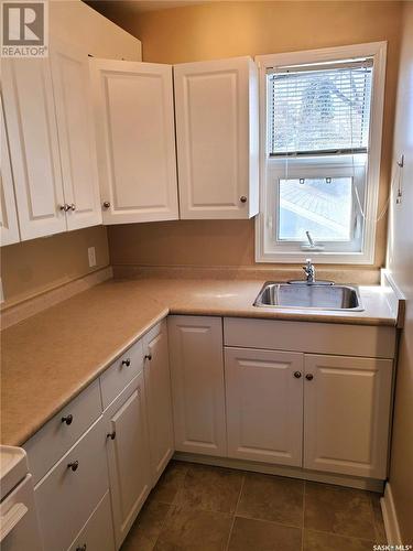 420 Cumberland Avenue S, Saskatoon, SK - Indoor Photo Showing Kitchen