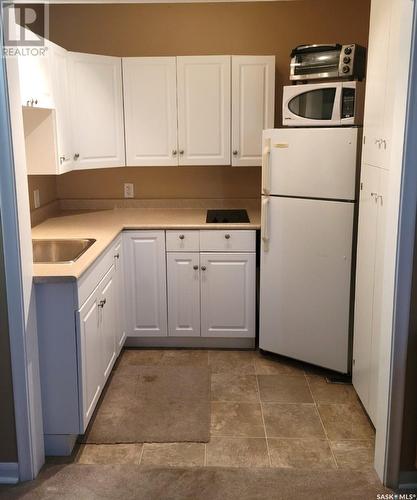 420 Cumberland Avenue S, Saskatoon, SK - Indoor Photo Showing Kitchen