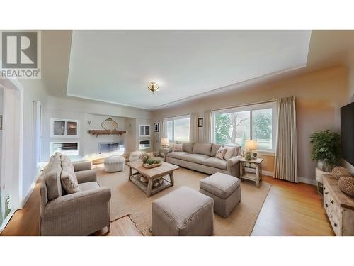 5517 Sumac Street, Oliver, BC - Indoor Photo Showing Living Room