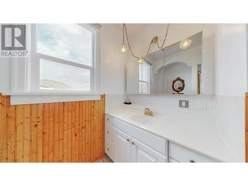 5517 Sumac Street, Oliver, BC - Indoor Photo Showing Bathroom