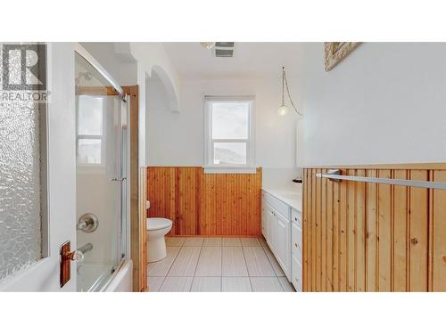 5517 Sumac Street, Oliver, BC - Indoor Photo Showing Bathroom