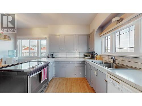 5517 Sumac Street, Oliver, BC - Indoor Photo Showing Kitchen With Double Sink