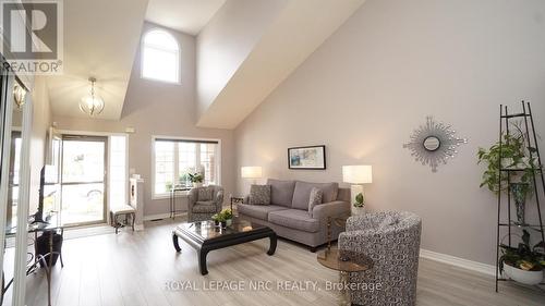 103 Morris Trail, Welland, ON - Indoor Photo Showing Living Room