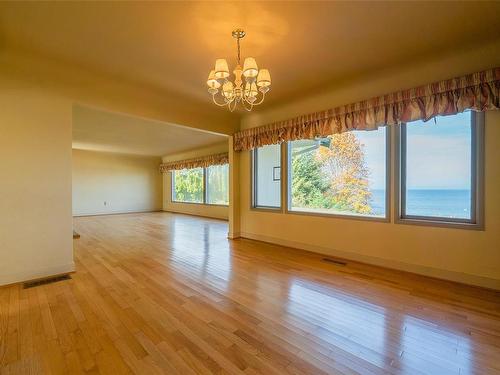 441 Memorial Ave, Qualicum Beach, BC 