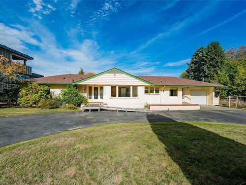 441 Memorial Ave, Qualicum Beach, BC 