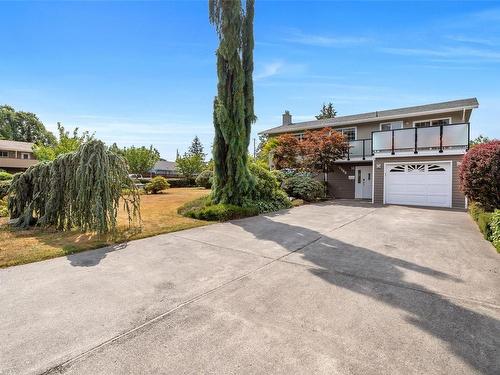 4388 Robinwood Dr, Saanich, BC 