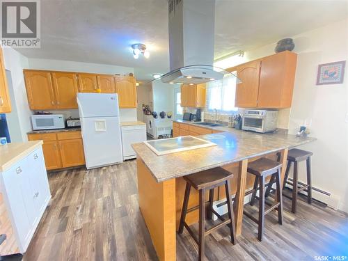 301 Aspen Street, Maple Creek, SK - Indoor Photo Showing Kitchen With Double Sink