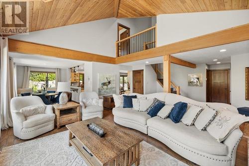 3988 Mcgiverin Road, Fernie, BC - Indoor Photo Showing Living Room