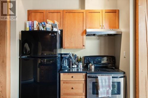 3988 Mcgiverin Road, Fernie, BC - Indoor Photo Showing Kitchen