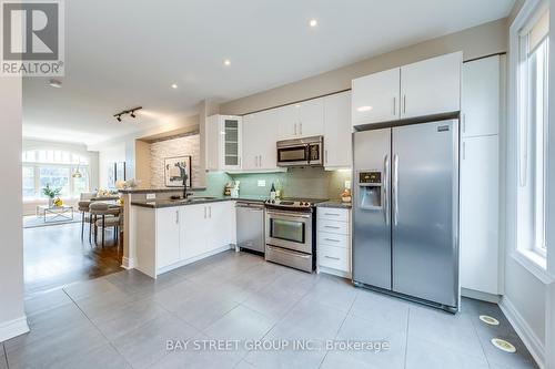 17 - 1812 Burnhamthorpe Road E, Mississauga (Applewood), ON - Indoor Photo Showing Kitchen