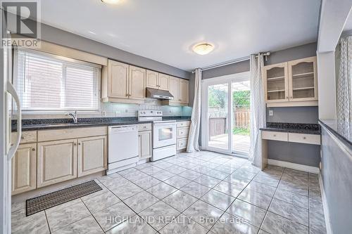 3375 Dovetail Mews, Mississauga, ON - Indoor Photo Showing Kitchen With Double Sink