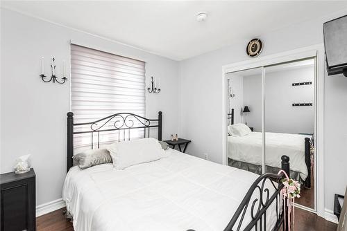 24 Harbinger Drive, Stoney Creek, ON - Indoor Photo Showing Bedroom