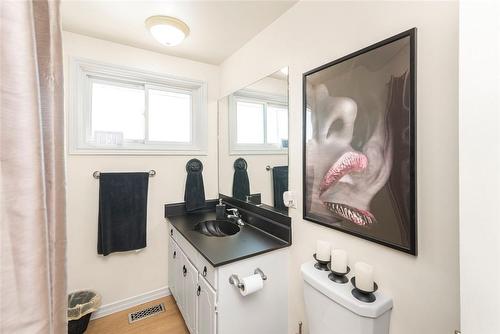 24 Harbinger Drive, Stoney Creek, ON - Indoor Photo Showing Bathroom